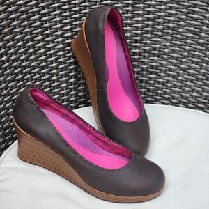 NWOT women's grey Croc wedges shoe size 9.5